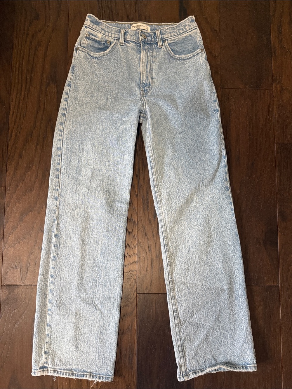 Abercrombie Light Wash 90s Relaxed High Rise Jean